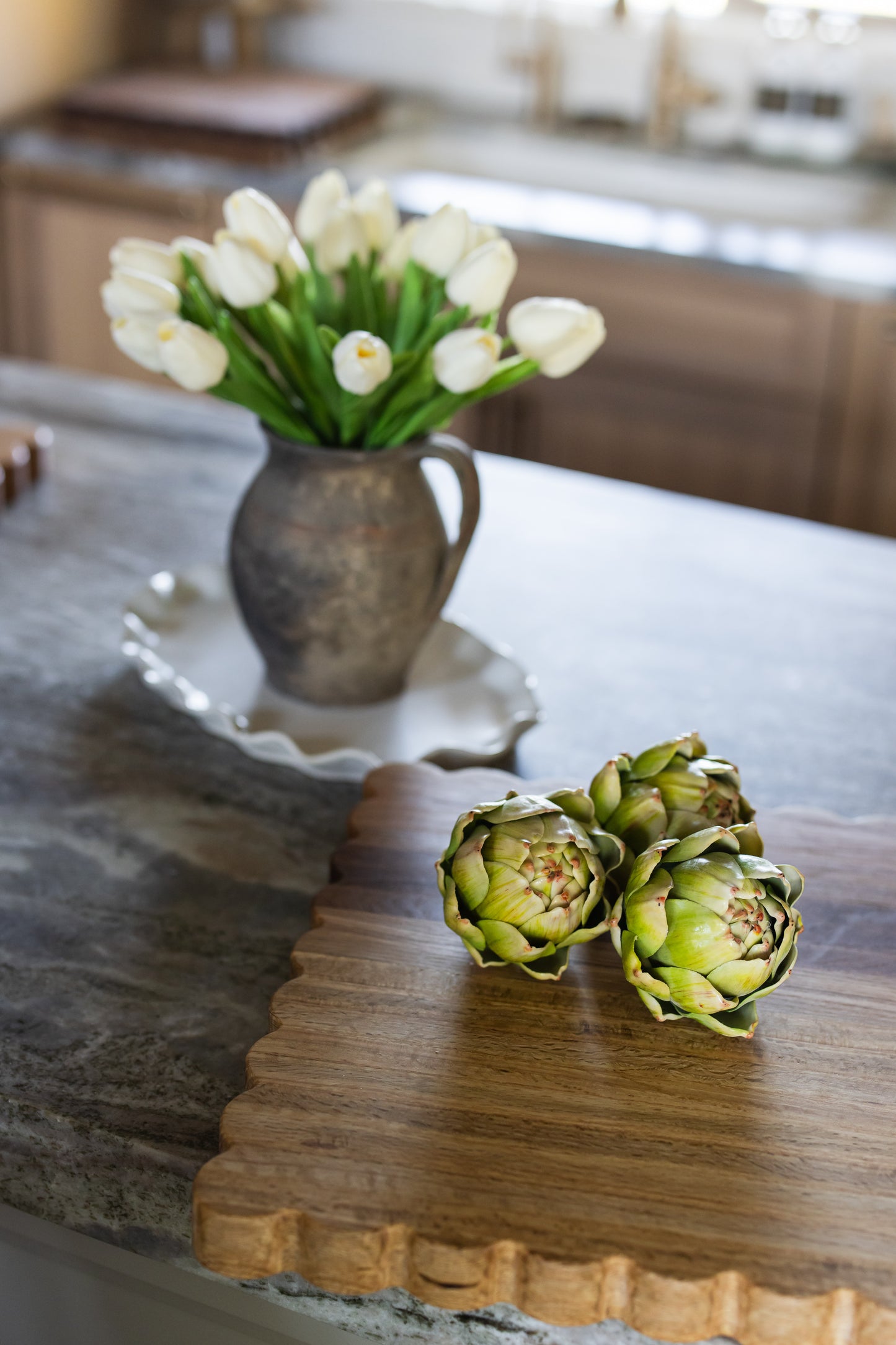 Ainsley Heirloom Cutting Board — Scallop Edge