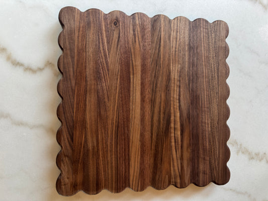 Ainsley Heirloom Cutting Board — Scallop Edge